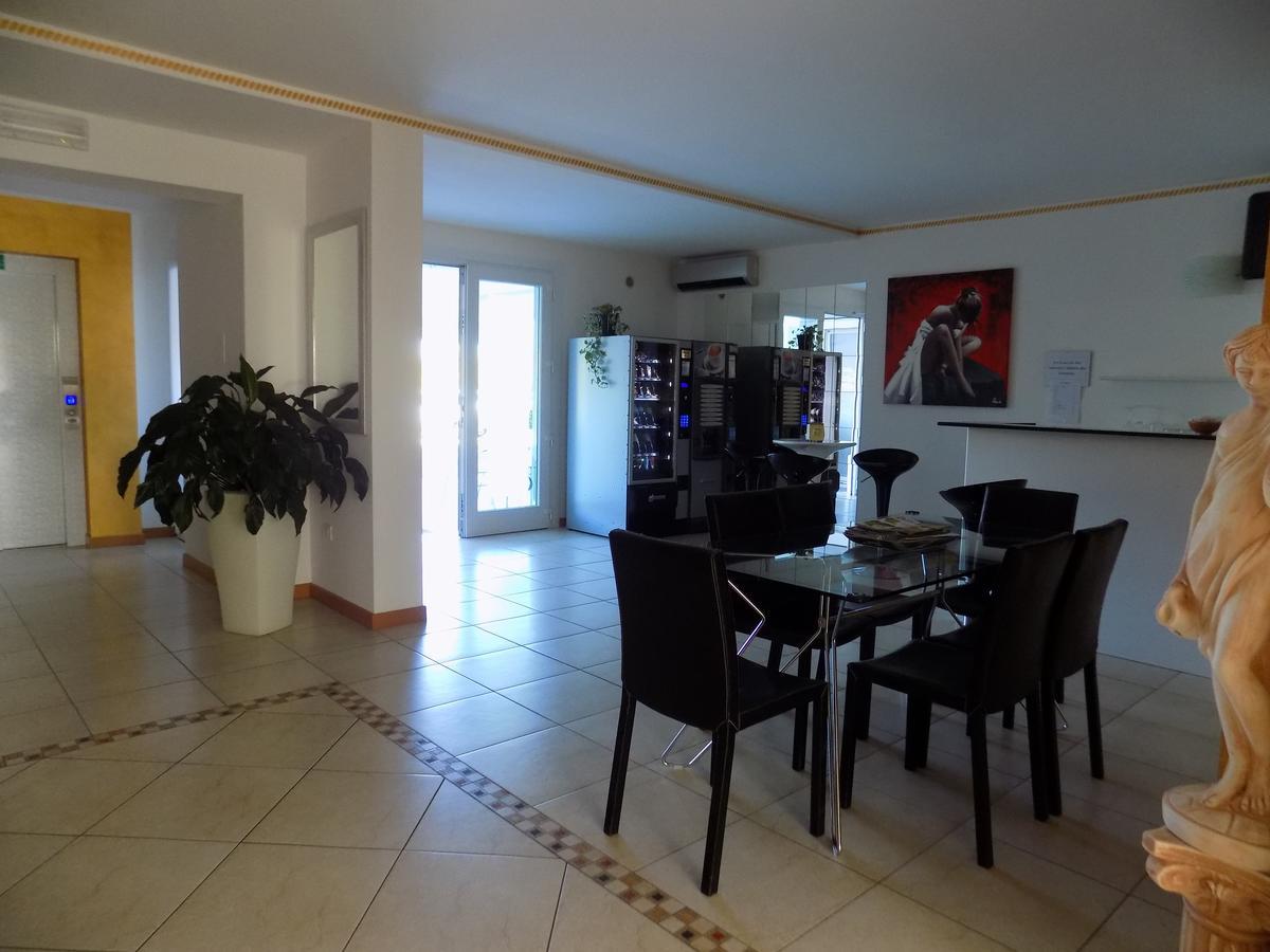 Hotel Residence Sole Fontanafredda Екстериор снимка